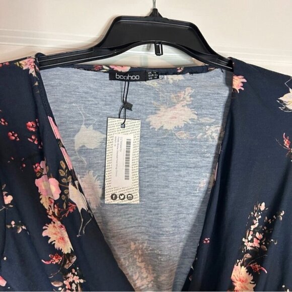 NWT Boohoo  Floral Long Sleeve Wrap Shirt, Stretch waistline Floral Design - Picture 4 of 7